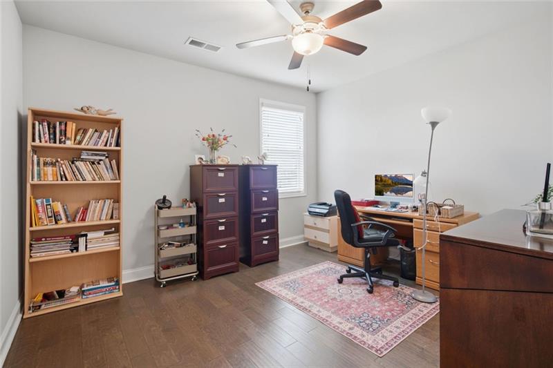 Additional bedroom and workspace at 2095 Manor Pointe Drive